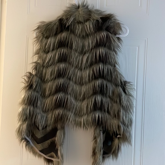 COPY - Guess “Fur” Vest - Picture 2 of 5